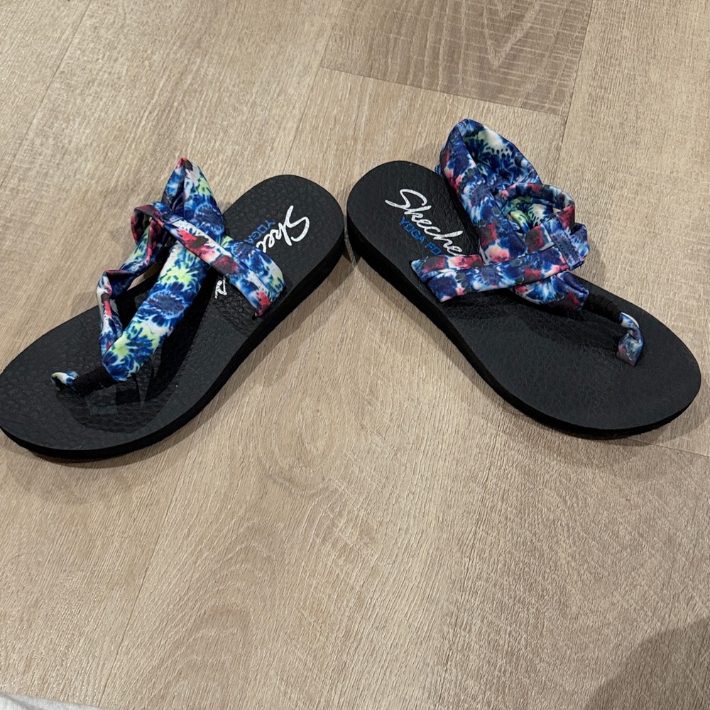 Skechers Black Sandals with Vibrant Multicolor Straps - Picture 4 of 5